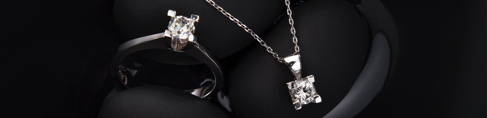 Beauty of Diamond Pendant Necklaces
