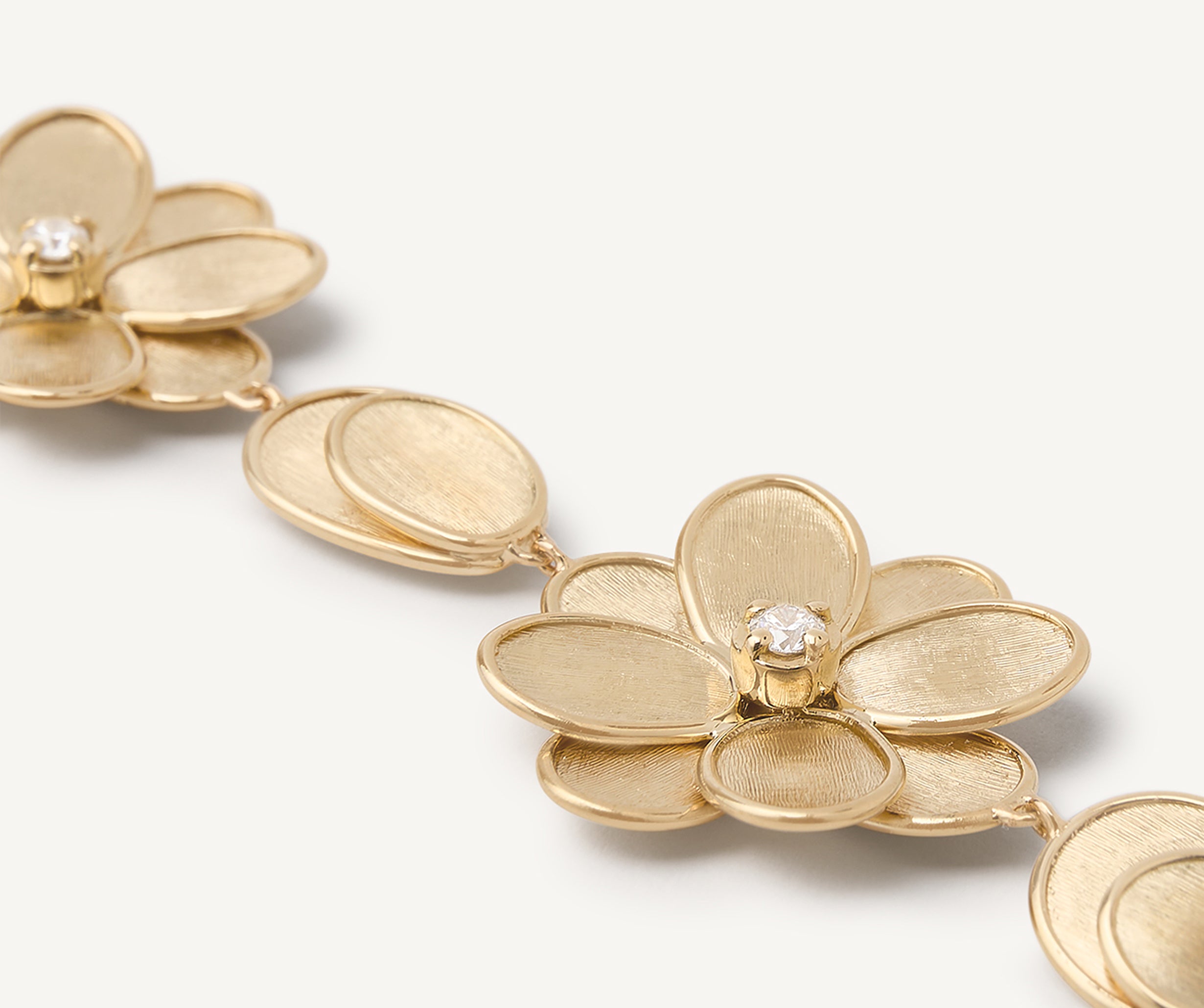 18K YELLOW GOLD FLOWER BRACELET WITH DIAMONDS