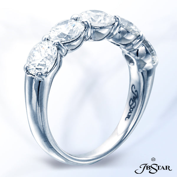 JB STAR HANDCRAFTED PLATINUM DIAMOND WEDDING BAND WITH 5 PERFECTLY MATCHED ROUND DIAMONDS IN SHARED-