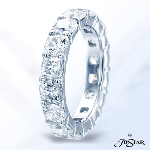 JB STAR PLATINUM ETERNITY BAND FEATURING 16 CUSHION DIAMONDS IN A SHARED PRONG SETTING.DIAMONDS: C