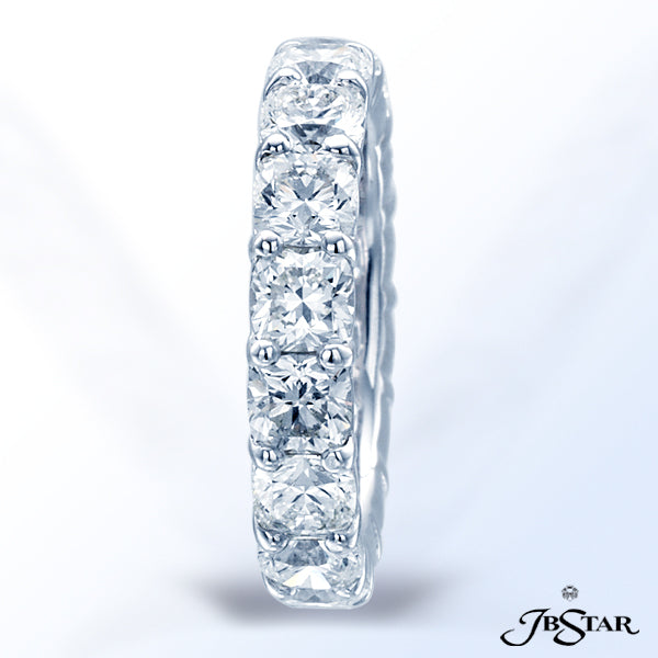 JB STAR PLATINUM ETERNITY BAND FEATURING 16 CUSHION DIAMONDS IN A SHARED PRONG SETTING.DIAMONDS: C