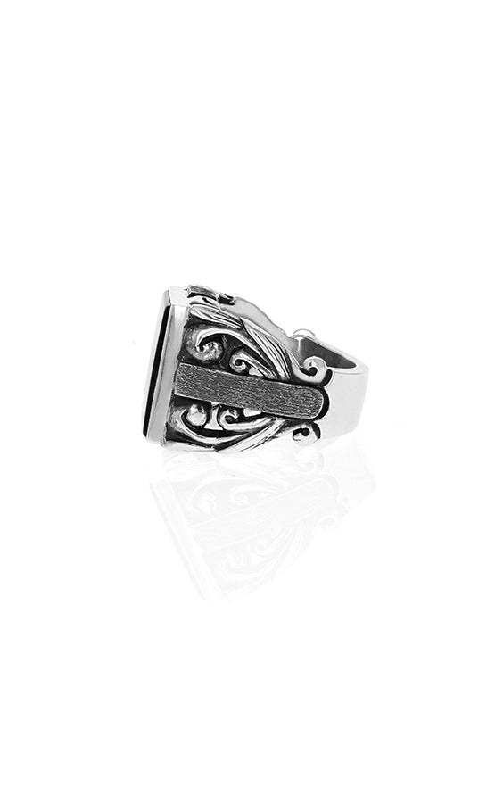 STATEMENT SCROLL RING W/ SQUARE INSET ONYX